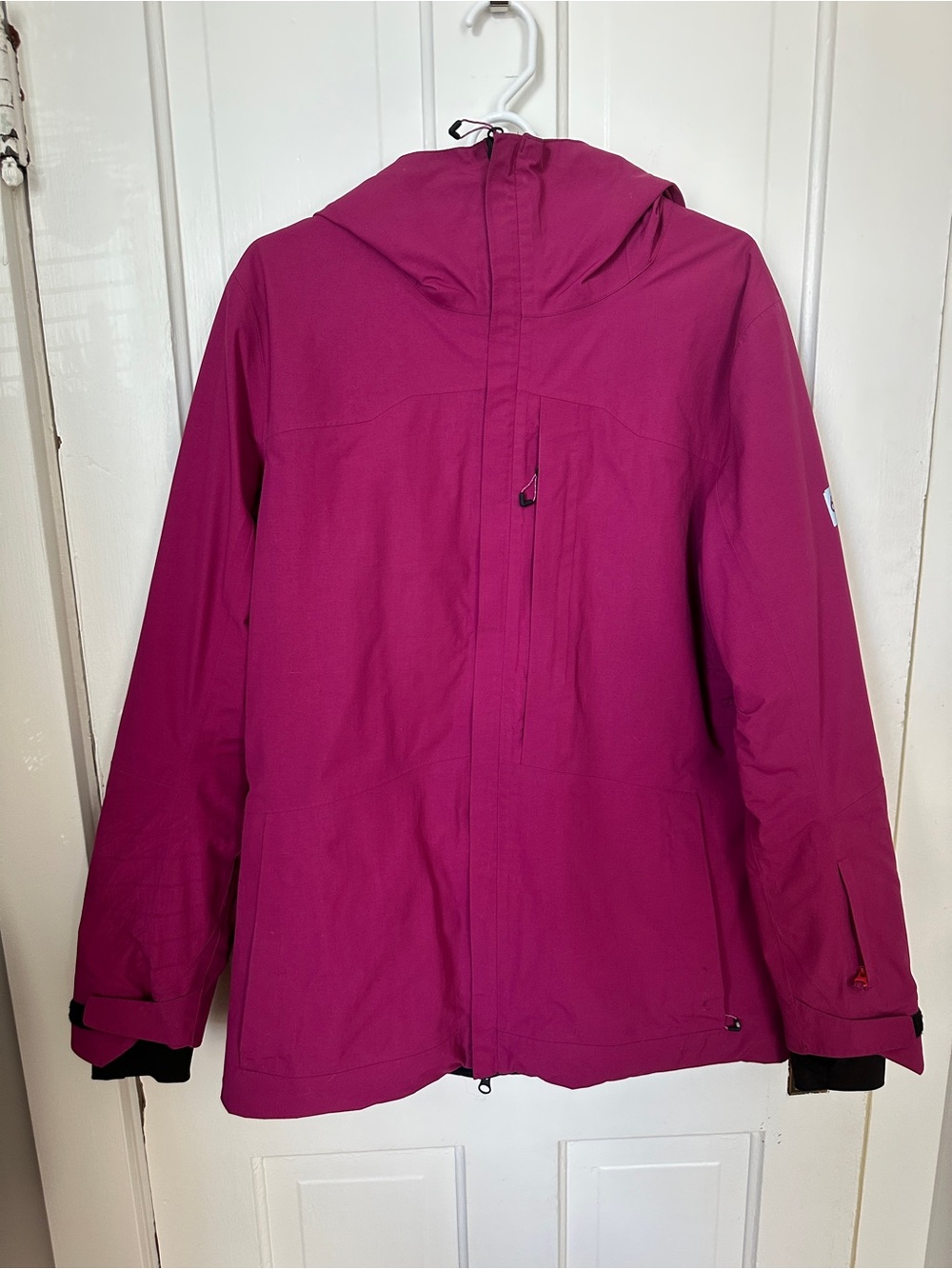 686 Women Glacier Gore Tex Wonderland Snowboard Jacket size medium fuschia